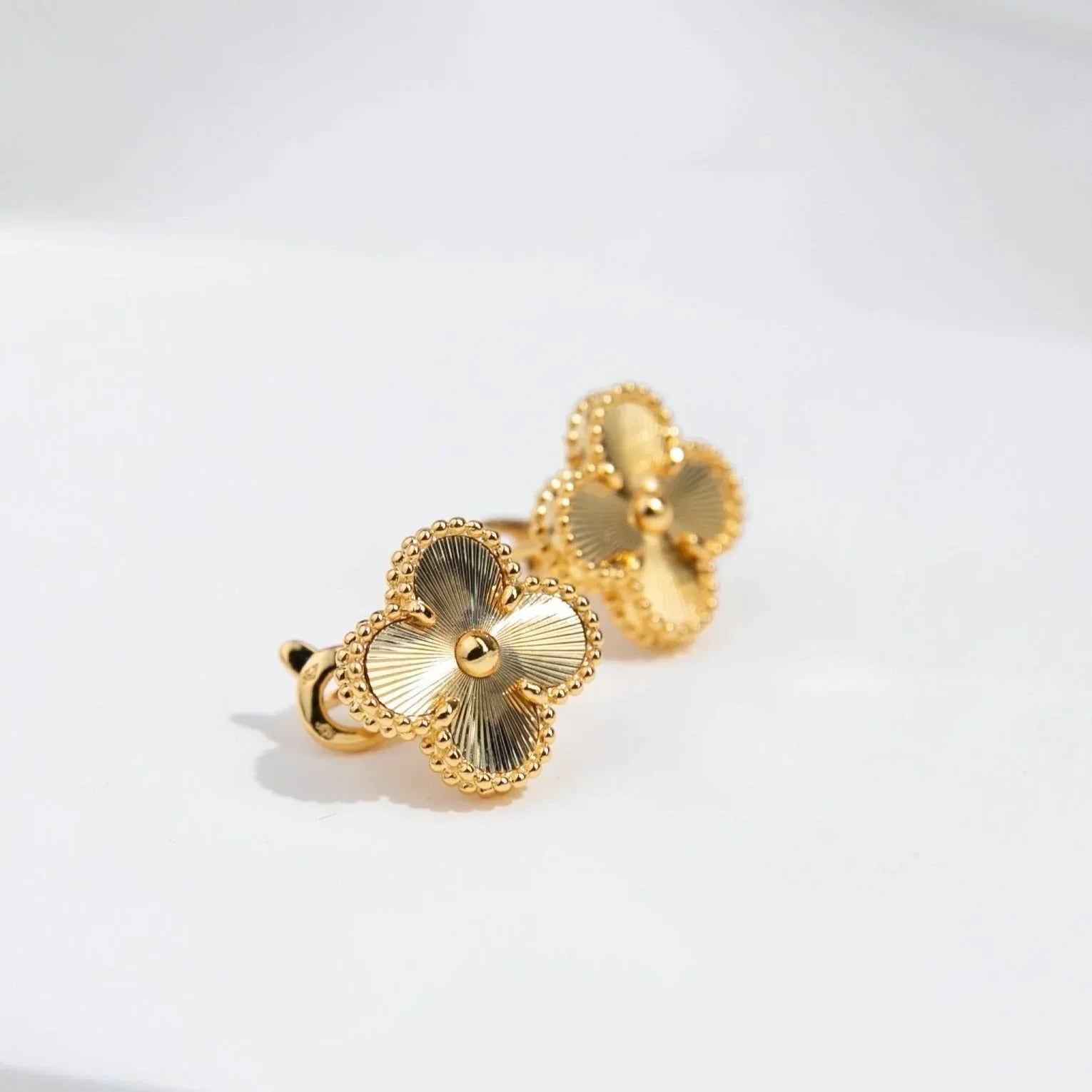 Clover Earrings | Gold