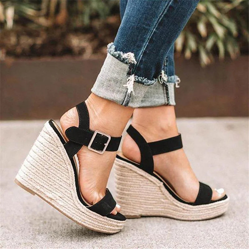 Lina - Timeless Buckle Wedges